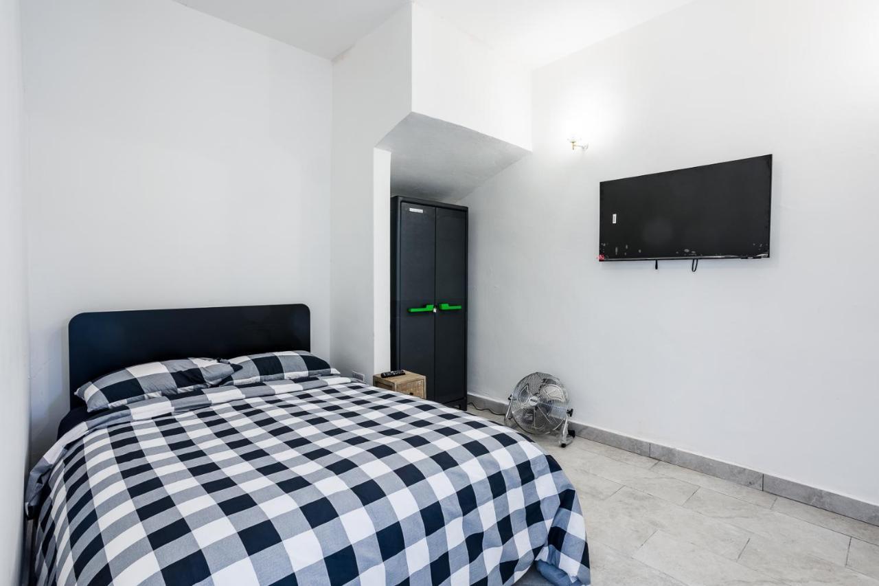 4 Bedroom House With Garden, Parking & 3 Mins Walking Distance From Train Station London Exterior photo