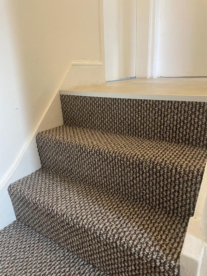 4 Bedroom House With Garden, Parking & 3 Mins Walking Distance From Train Station London Exterior photo